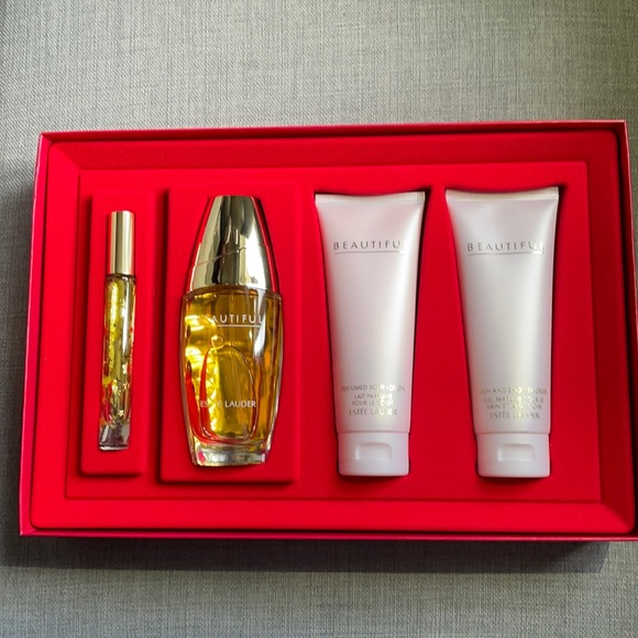 Estee Lauder Other - Beautiful Romantic Destination Estée Lauder Set